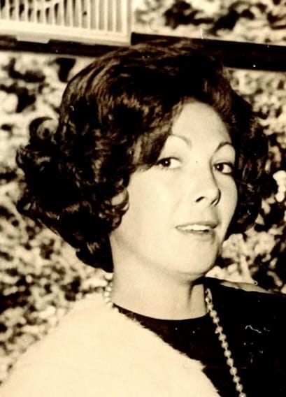 SRA. MARIA DEL CARMEN  ZAMBRANA DE SAN MARTIN